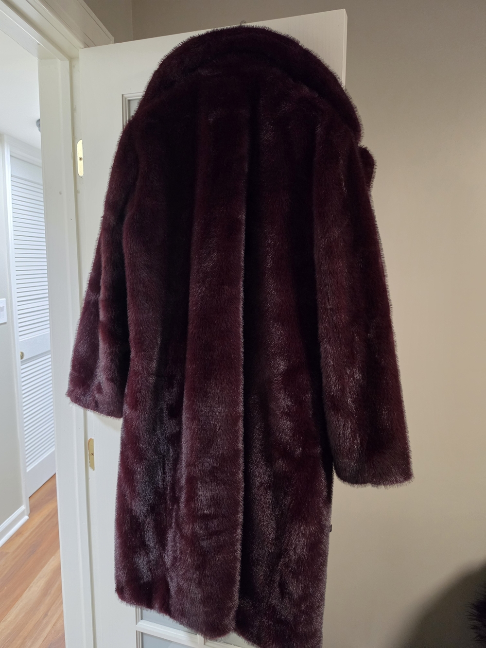 Avec Les Filles Plush Faux Fur Teddy Coat in Deep Burgundy - Picture 3 of 3
